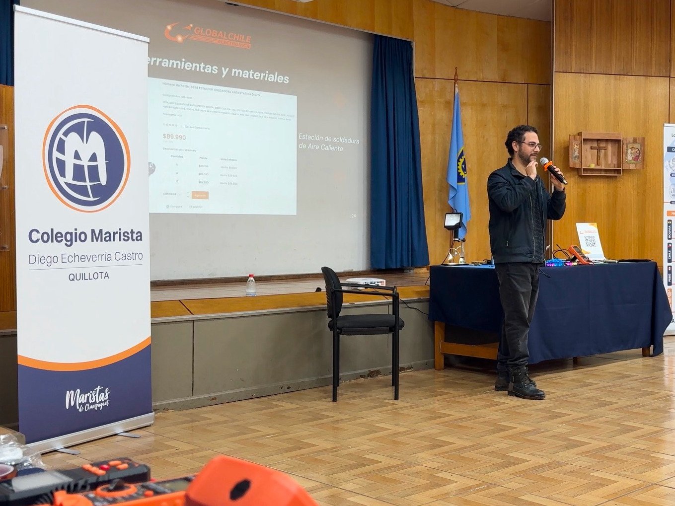 Charla técnica de electrónica y soldadura dictada por Tekroy